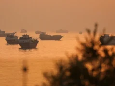 Iran closes the Strait of Hormuz again after signing peace agreement with US